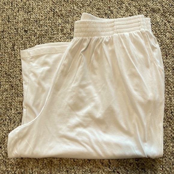 Never worn Woman Within capris - Picture 1 of 3